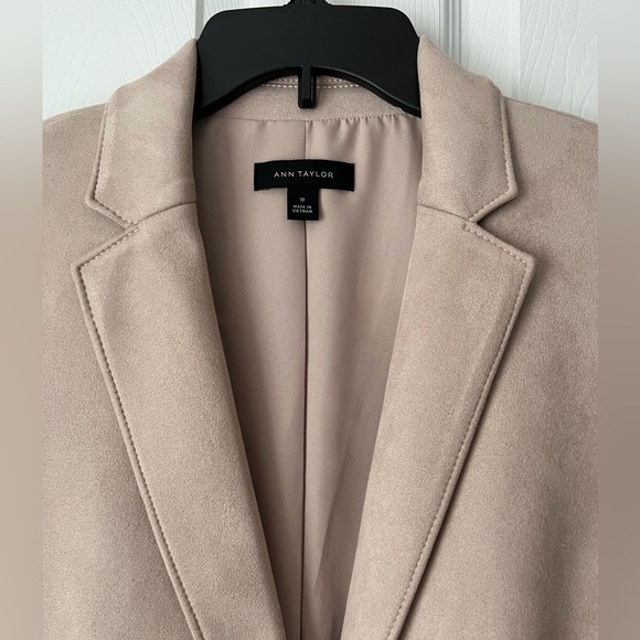 Ann Taylor Blazer/Jacket size 10 Beige faux suede - Picture 2 of 5